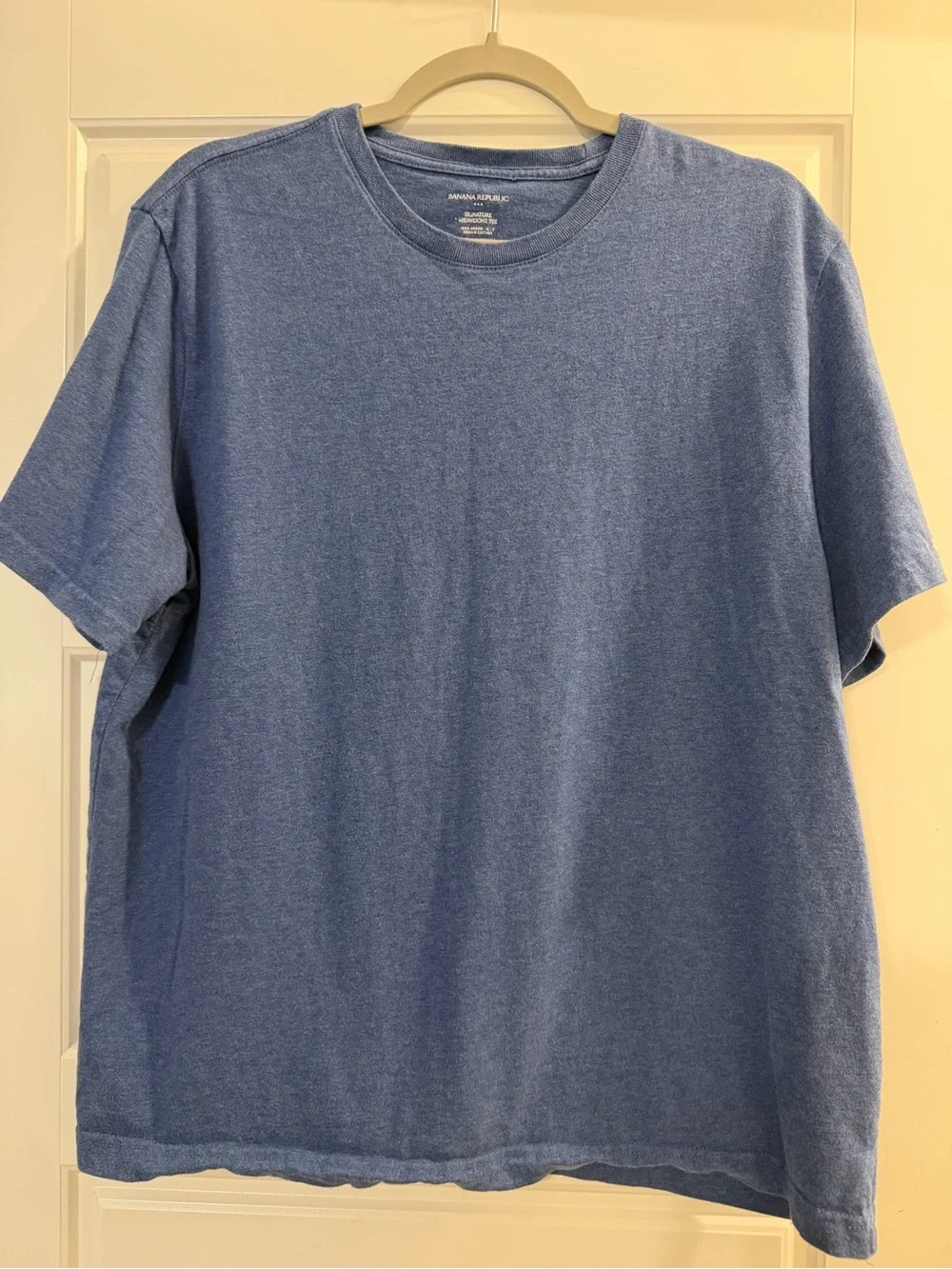 Banana Republic Men's Light Blue Crewneck Short Sleeve Tee